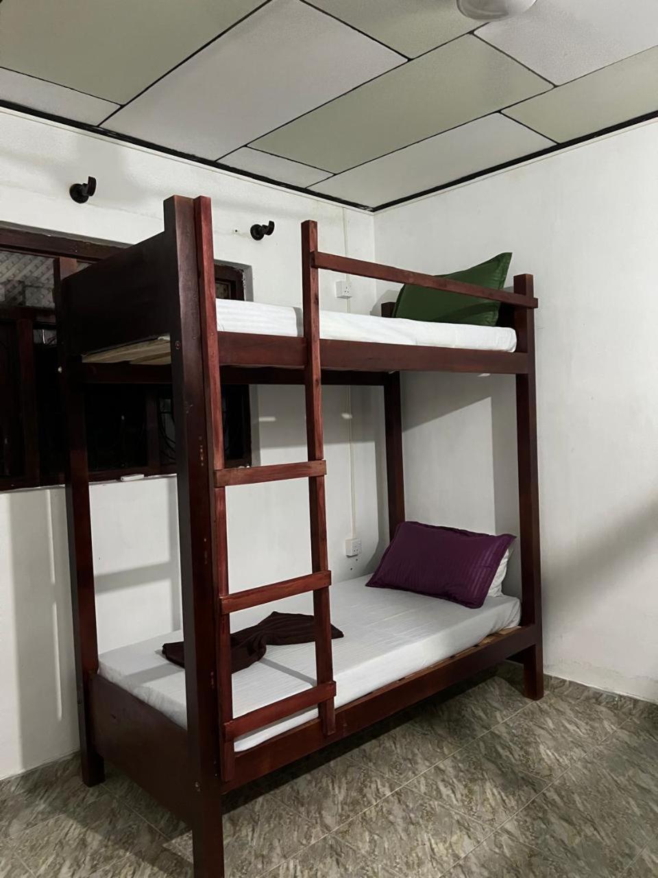 Honey Beach Hostel 尼甘布 外观 照片