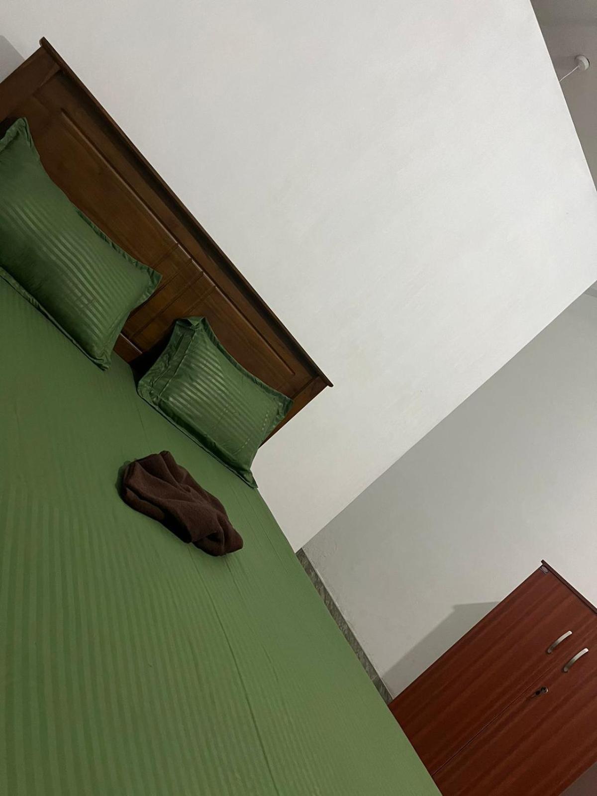 Honey Beach Hostel 尼甘布 外观 照片