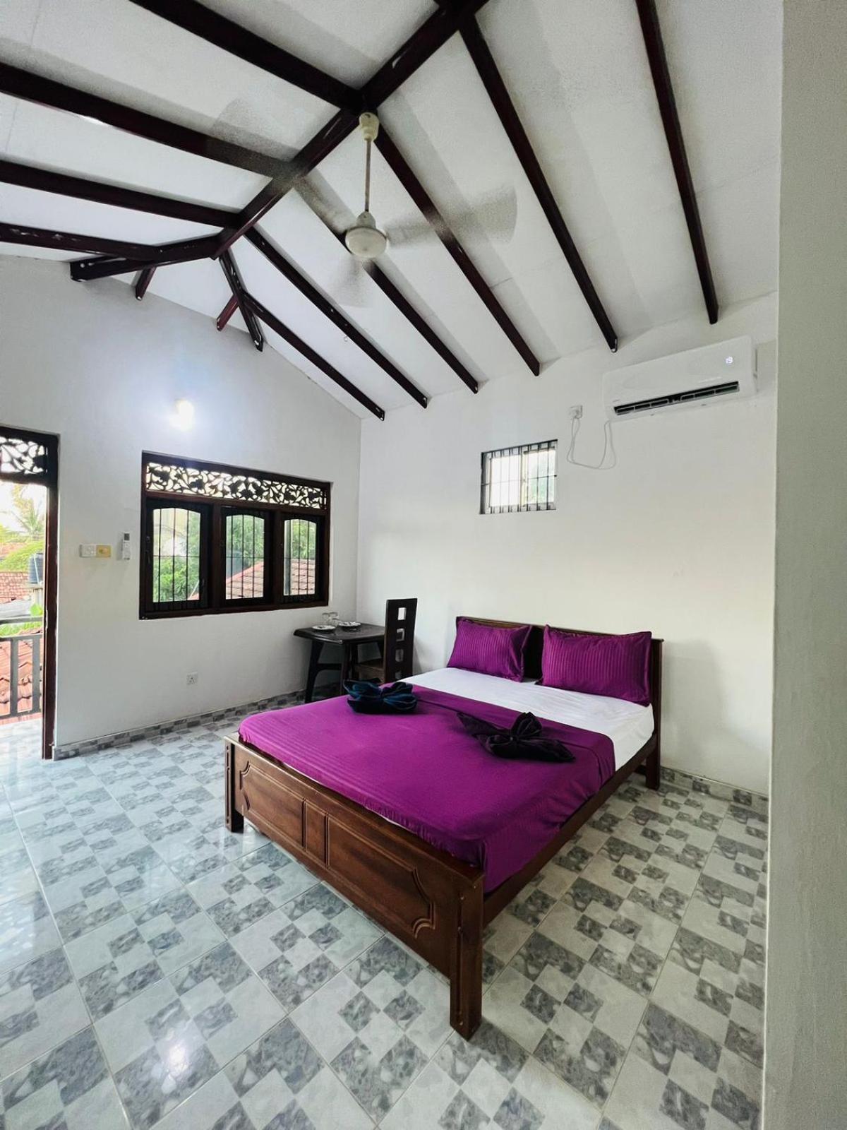 Honey Beach Hostel 尼甘布 外观 照片