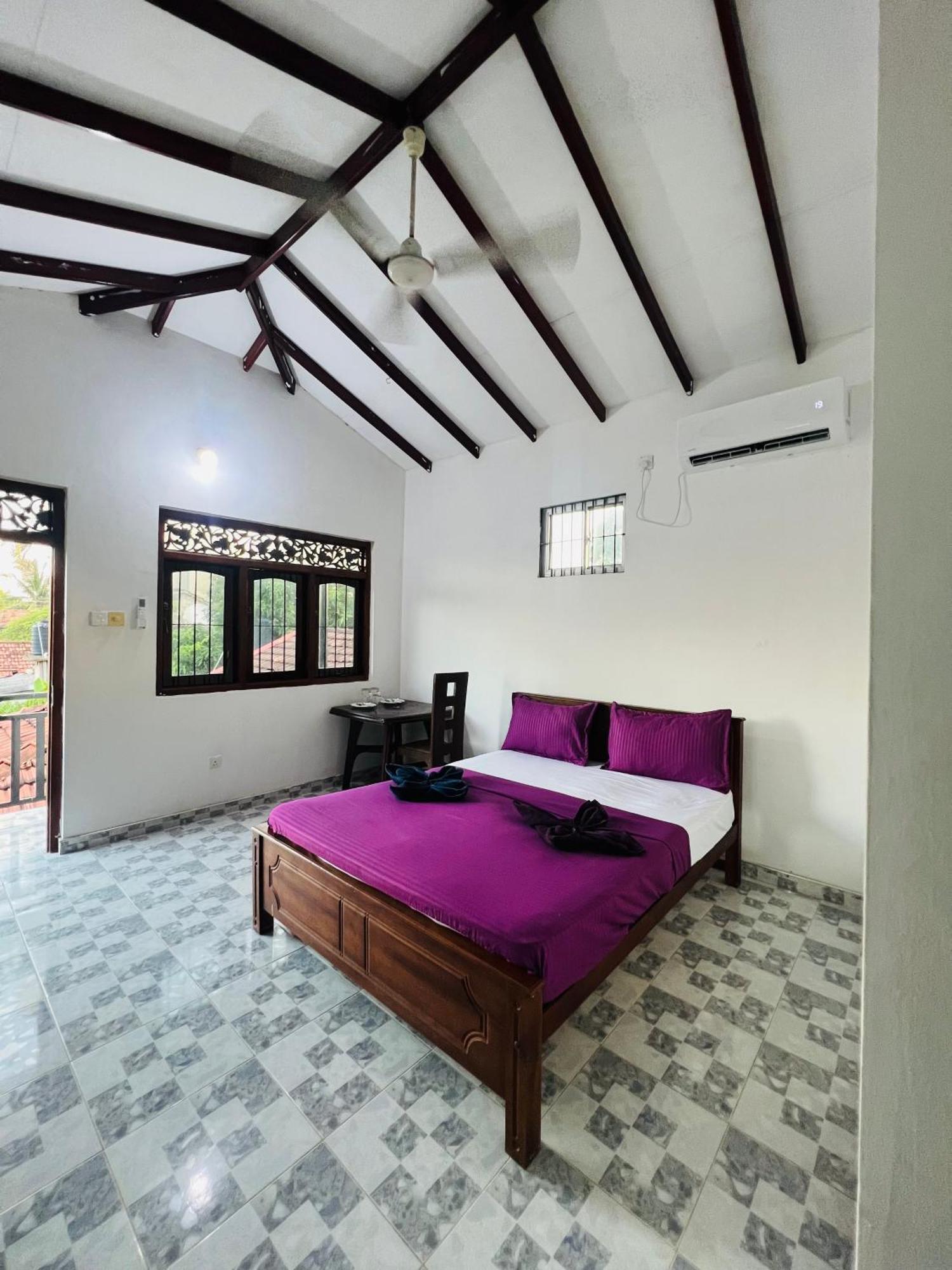 Honey Beach Hostel 尼甘布 外观 照片