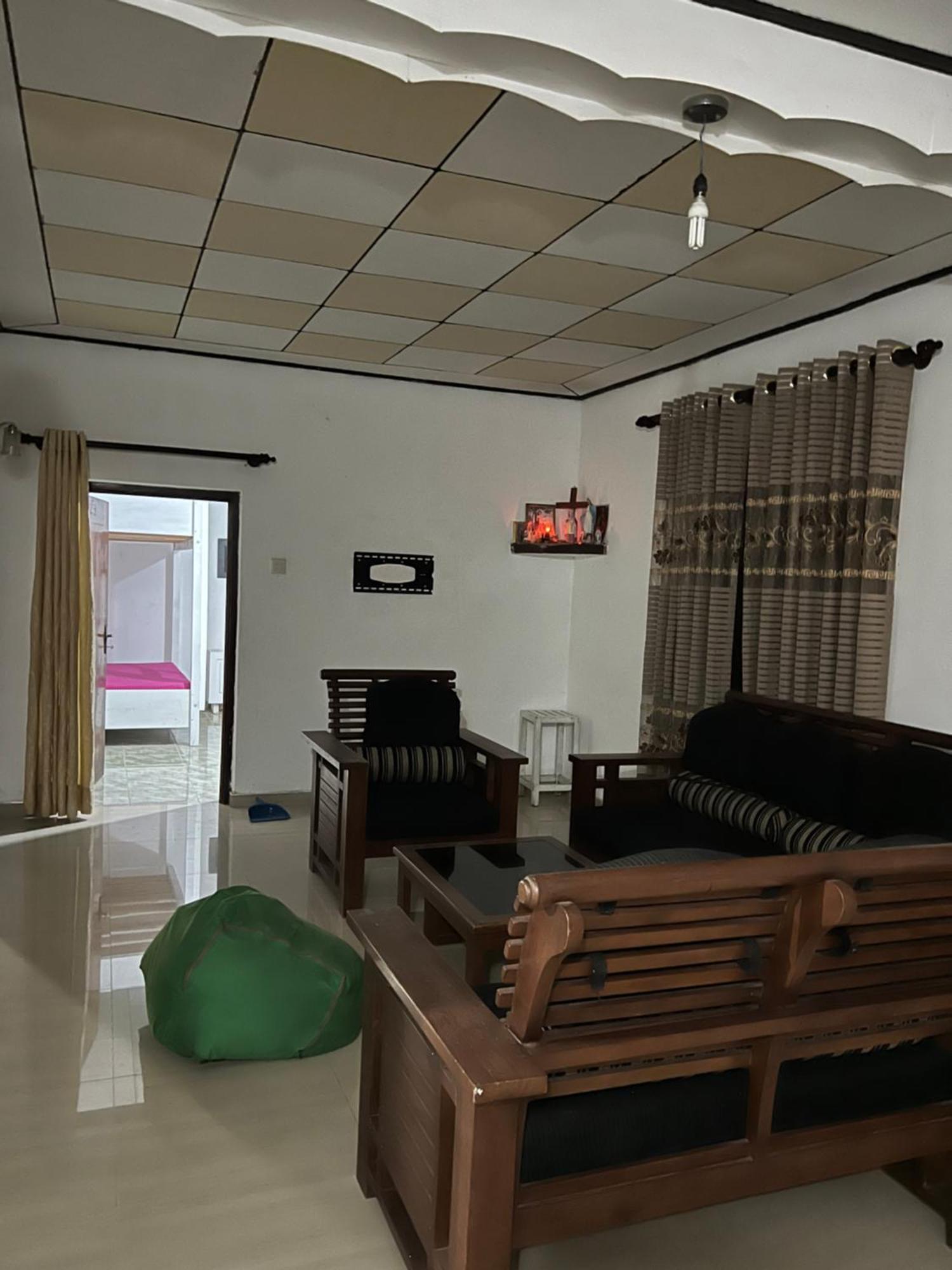 Honey Beach Hostel 尼甘布 外观 照片