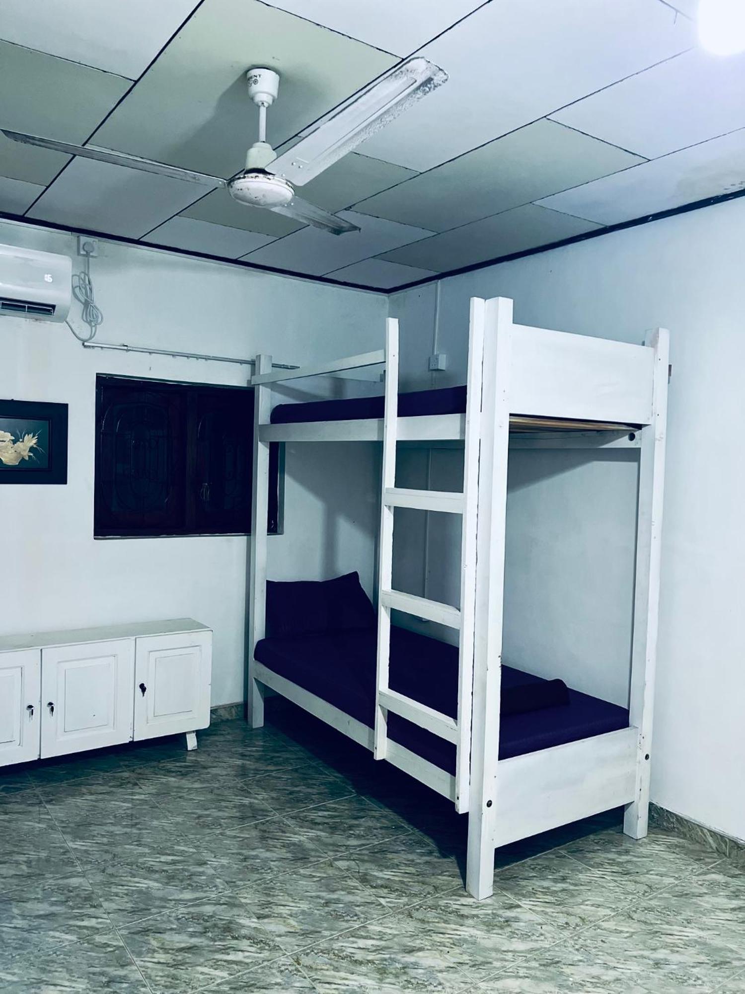 Honey Beach Hostel 尼甘布 外观 照片