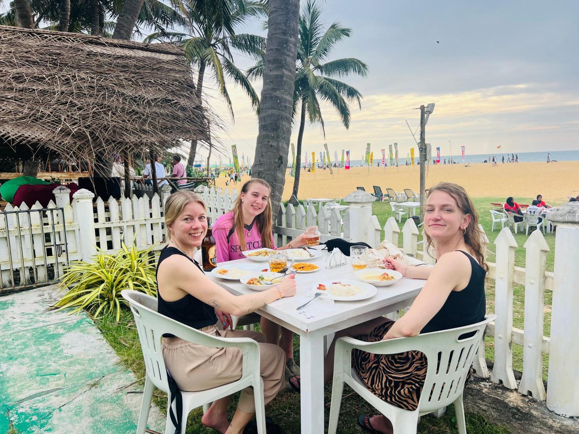 Honey Beach Hostel 尼甘布 外观 照片